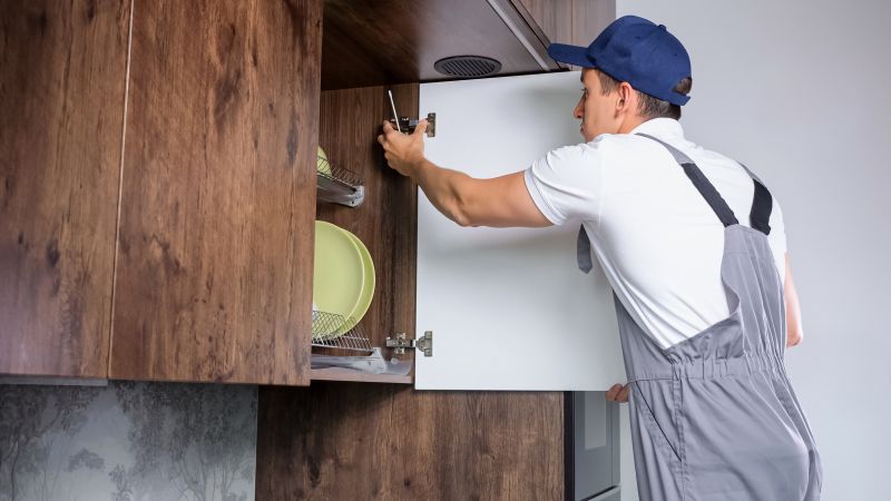 When to Hire for Cabinet Service